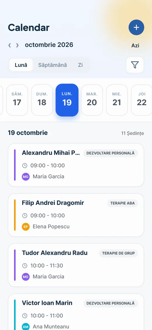 Luna, dintr-o privire, pe telefon